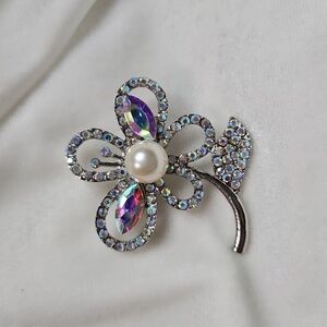 Women's Silver AB Rhinestone Flower Floral Brooch Retro Style Pin Sparkling NEW